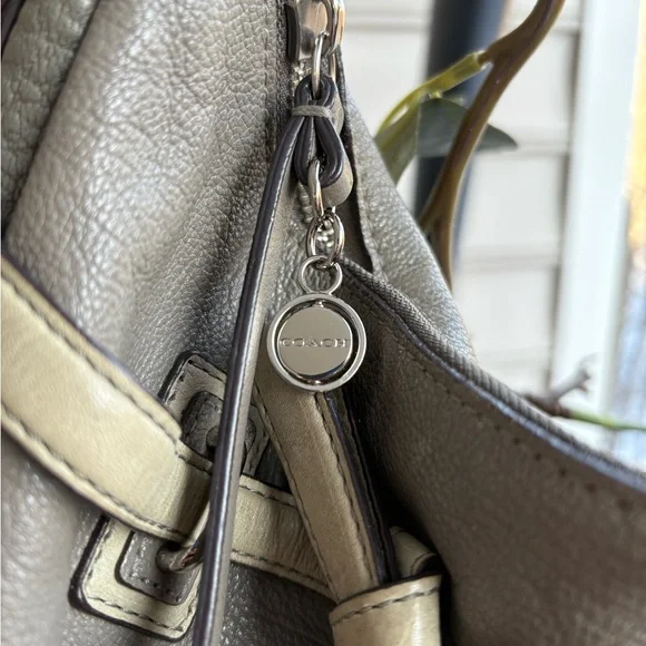 Coach Pinnacle Allie Hobo | 18665 | Rare Pinnacle Collection | 2 Hangtags | EUC - Picture 7 of 16